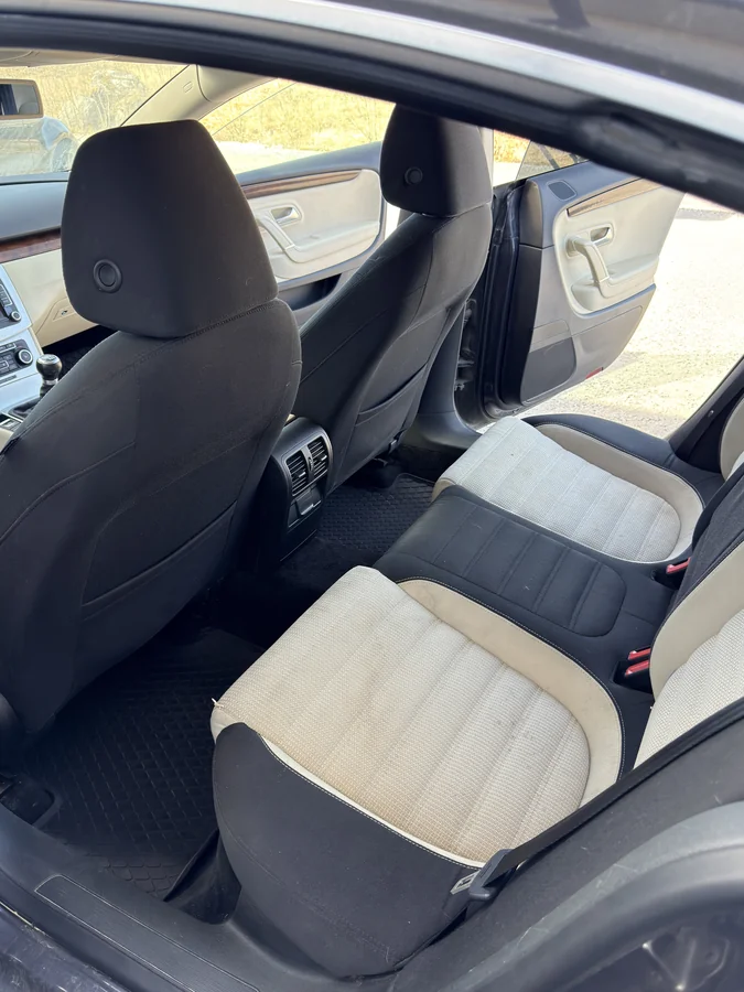 Puhdas auton sisätila sisäpuhdistuksen jälkeen – Autoputsi Tampere