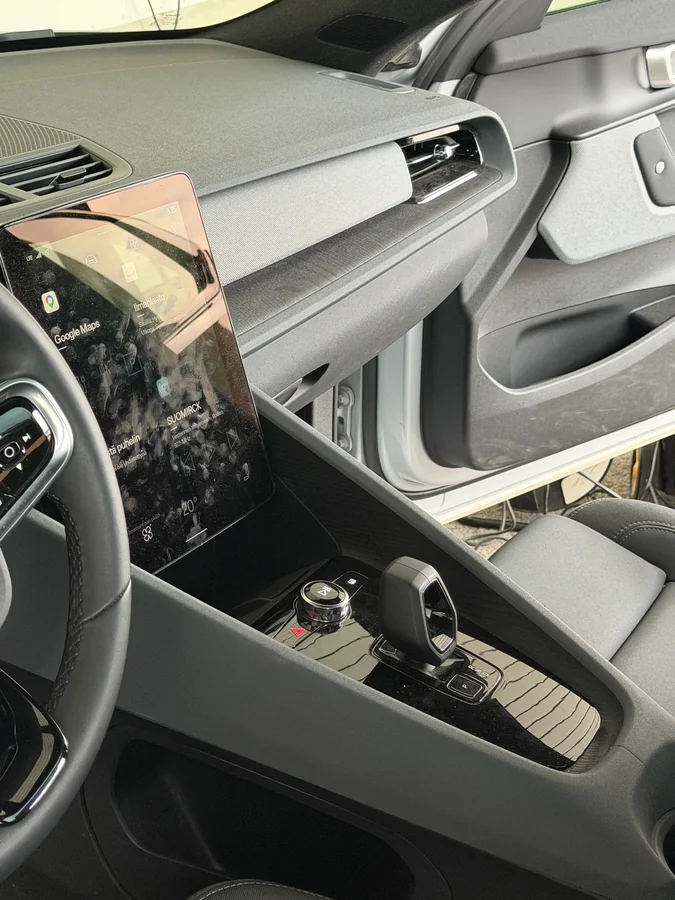 Likainen auton sisätila ennen sisäpesua – Autoputsi Tampere